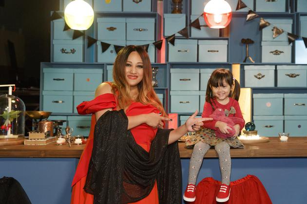 家家用歌声收服小萌妹