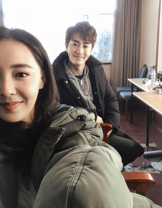 《射雕》米露版梅超风谢幕 与杨玏自拍回忆杀