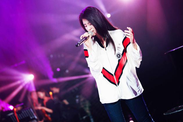 张碧晨《歌手》舞台