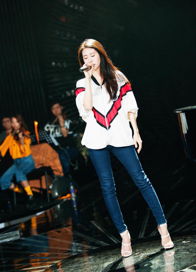 张碧晨舞台现场