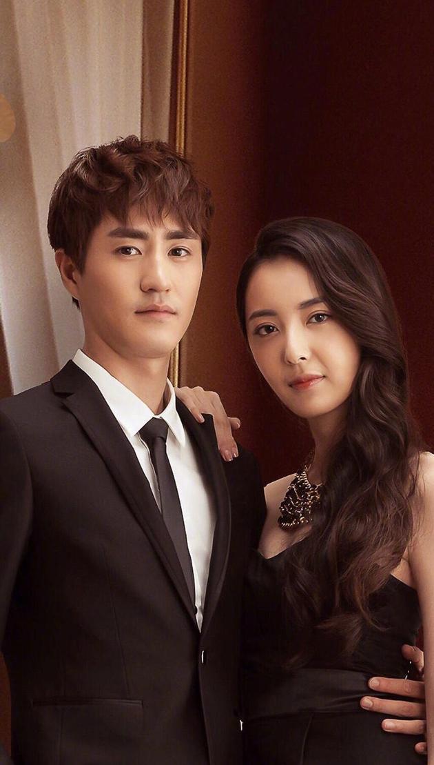 杨立新之子杨玏与米露恋情曝光十指紧扣甜蜜蜜