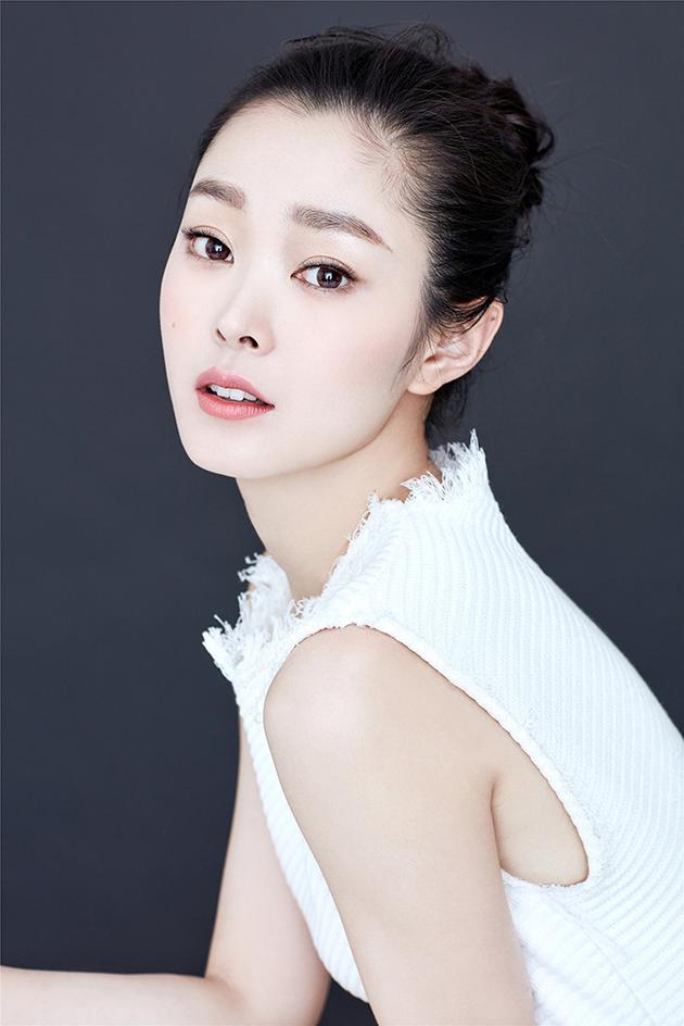 宋轶重返人艺演话剧 不忘初心磨练演技