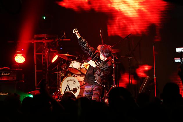 八三夭热情开唱