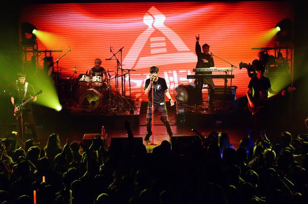 八三夭现场演唱