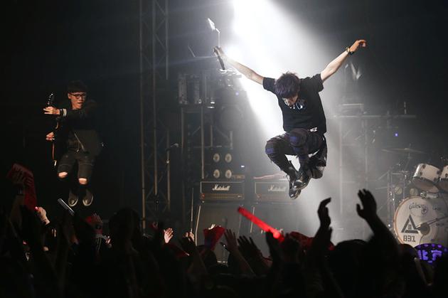 八三夭现场嗨唱