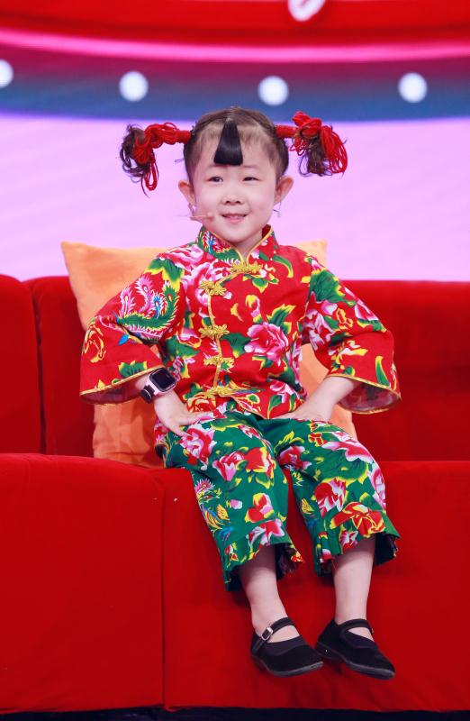 《神奇》蔡国庆变身萌娃老师 谢娜主持地位受威胁