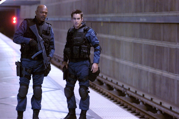 这次中标的是2003年同名影片《反恐特警组》(s.w.a.t.