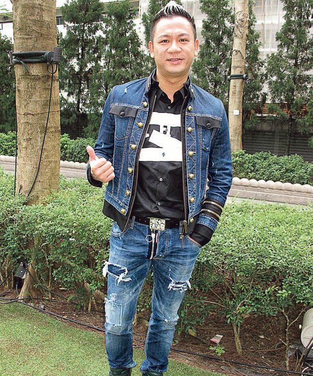 据香港媒体报道,郭富城[微博]御用编舞师sunny wong(黄国荣),28日出席