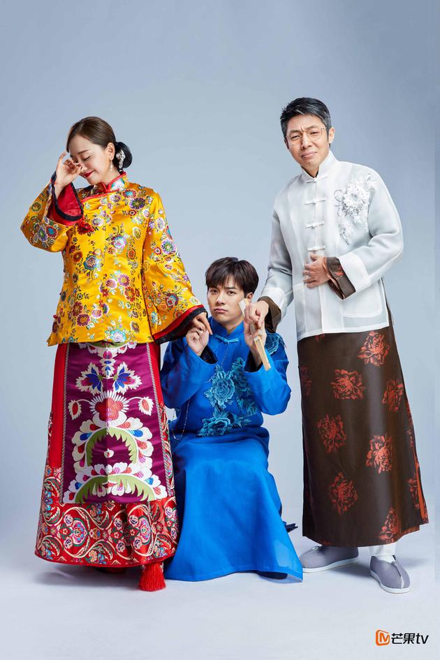 侦探杨蓉审问王嘉尔新浪娱乐讯 芒果tv《明星大侦探》第十案《花田醉