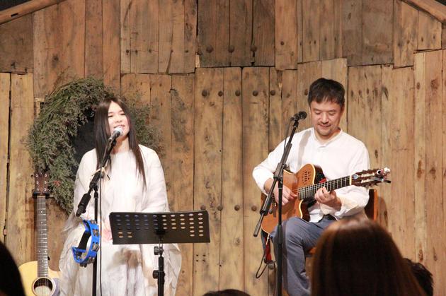 小娟与山谷的居民演唱