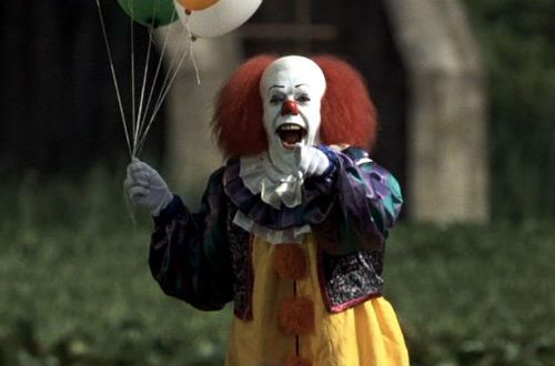 恐怖大师斯蒂芬名作小丑拍电影看预告就吓哭