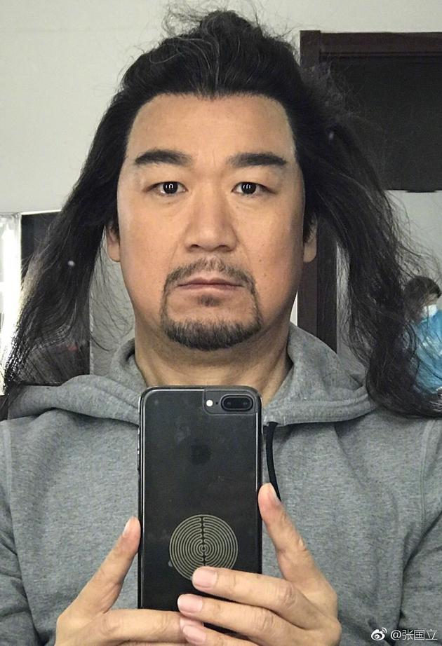 张国立晒搞笑自拍庆微博粉丝破百万|张国立|自拍|微博_新浪娱乐_新浪
