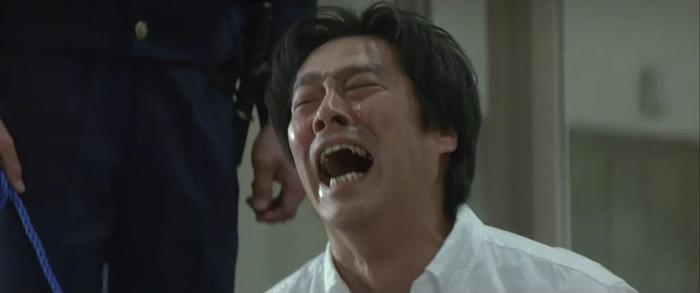 日本版中，提真一扮演的石神崩溃大哭
