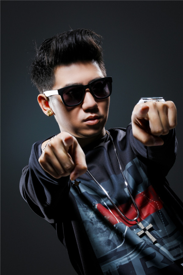 王绎龙六月将赴台湾期待见到少年时偶像孟庭苇