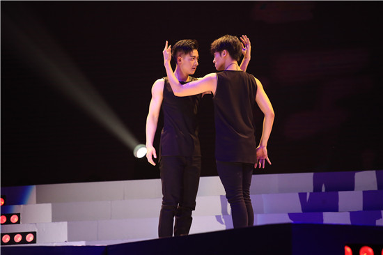 嘉成cp现场探戈舞