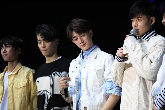 少年现场阅读粉丝日记