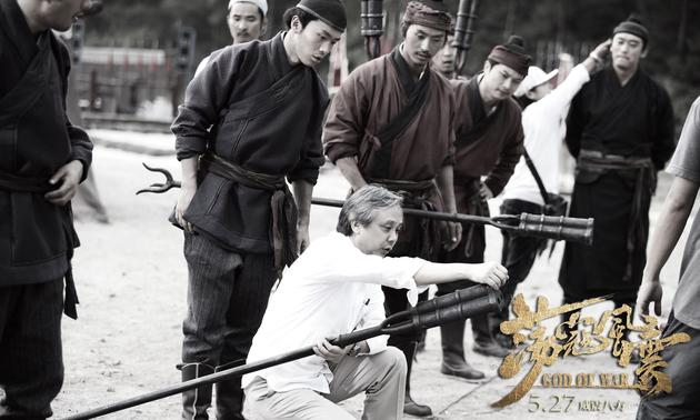 导演陈嘉上现场讲述兵器历史