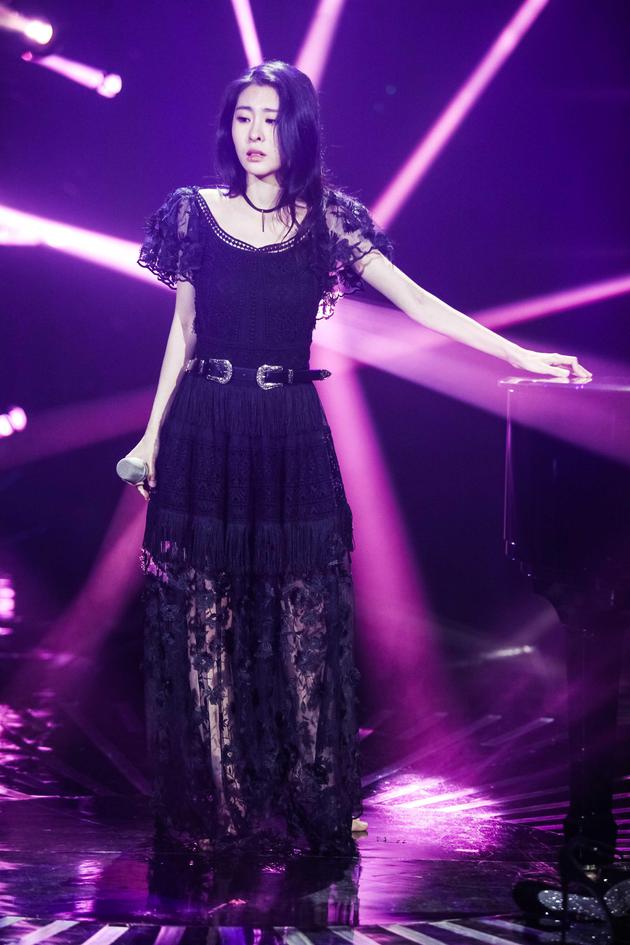 张碧晨现场表演