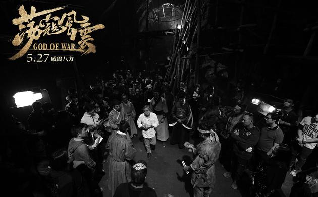 导演陈嘉上现场指导