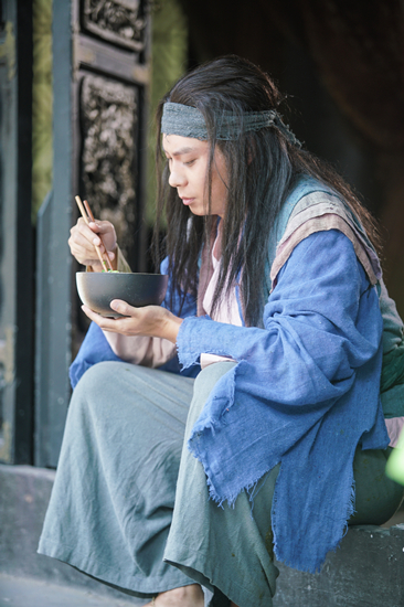 艾伦饰演乞丐艾伦挑战多种角色古装艾伦新浪娱乐讯 开心麻花笑匠艾伦