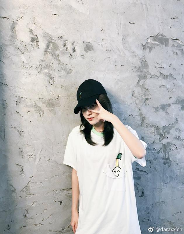 33岁韩星dara晒近照清纯俏皮皮肤细腻嫩如少女