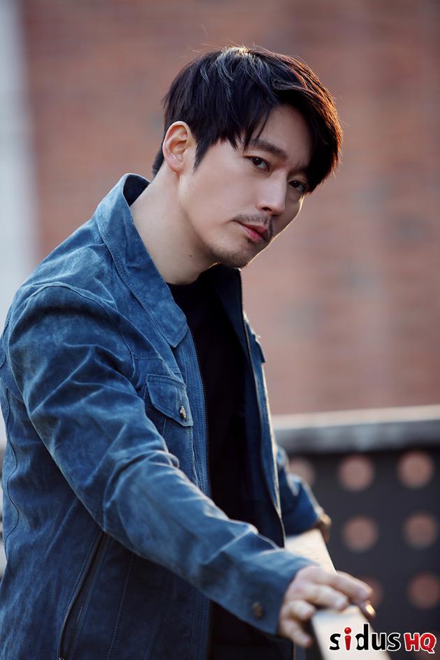 新浪娱乐讯 韩国演员张赫[微博]近日与所属经纪公司sidushq完成续约.