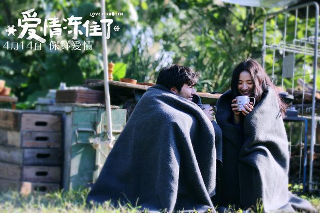 林依晨与凤小岳微笑