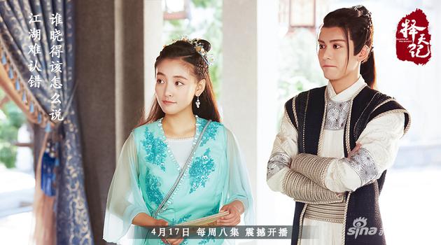 吴倩曾舜晞侧眼望去