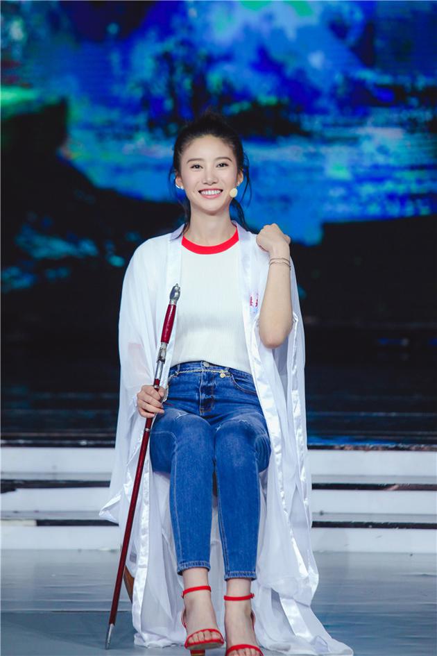 《快乐大本营》吴优首秀 化身瑶柱上神实力自黑