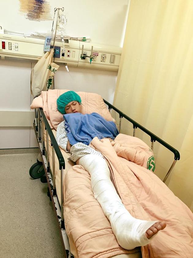 沈昶宏打篮球摔断小腿,被送入医院急诊室