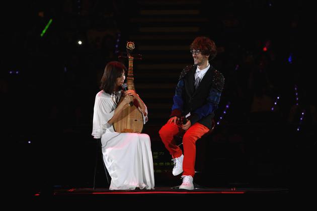 周传雄与老婆聊天