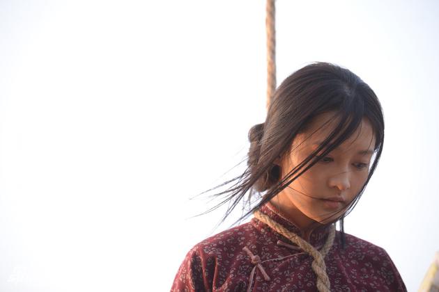 田小娥因闹农协被吊起