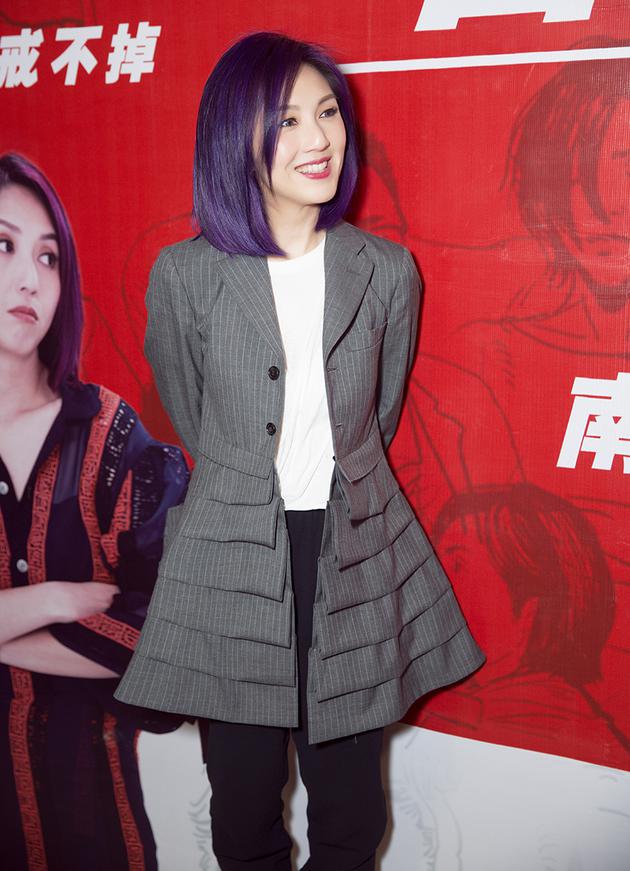 杨千嬅携《春娇》走进南京校园 成大学生恋爱顾问