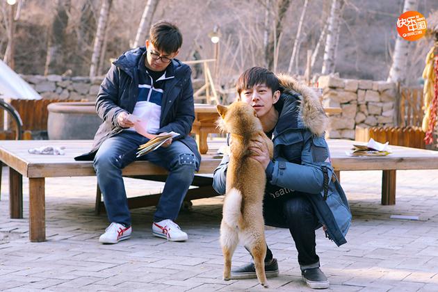 离别之前何炅对小H恋恋不舍