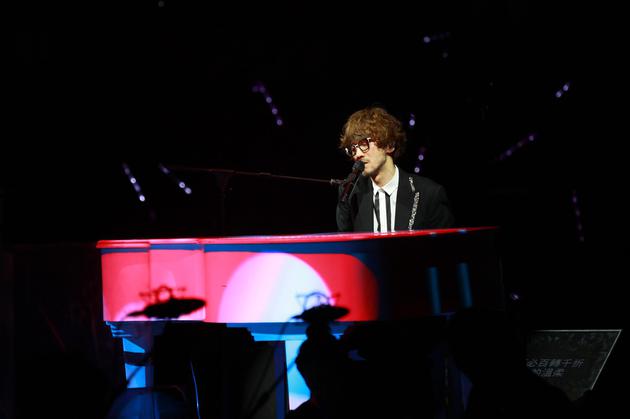 周传雄自弹自唱