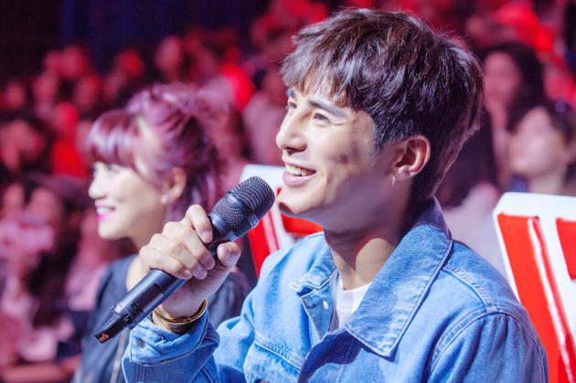 昨日,《2017快乐男声》沈阳赛区进行了50进15 x的晋级赛,姜潮担任评委