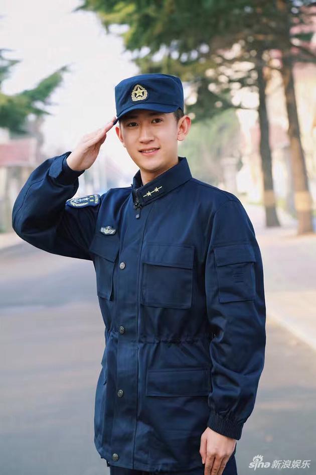 "痞帅军官"韩宇辰