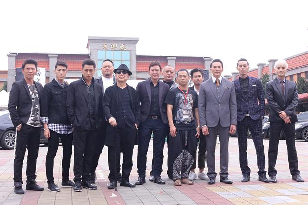 邹兆龙耍狠对峙王识贤四百兄弟齐聚灵堂助阵