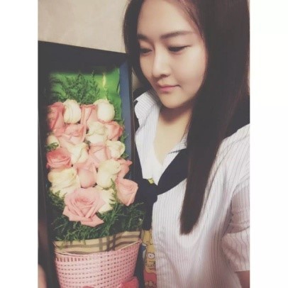 李佳媛网络照片