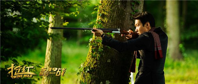 黎明饰演韦力打枪