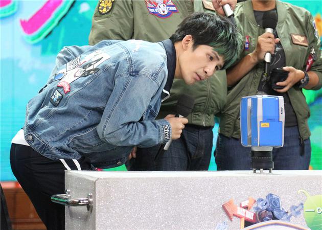 大张伟对旅行装备好奇