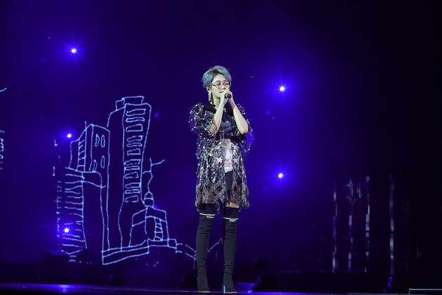 陈冰现场演出照