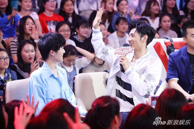 杨业明姚望与现场互动