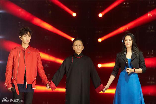 王珮瑜身陷“两难”选择境地