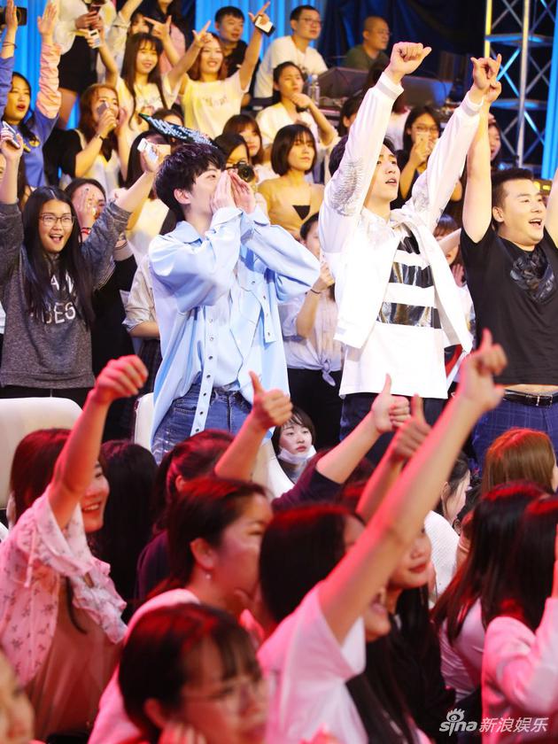 杨业明姚望为选手加油助威