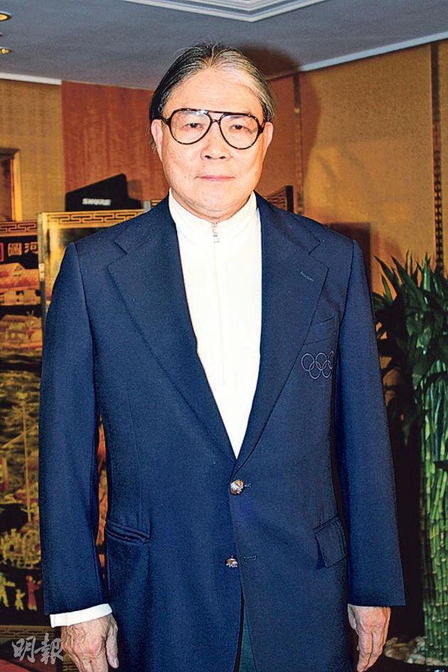 霍震霆赞孙女儿健壮以及漂亮