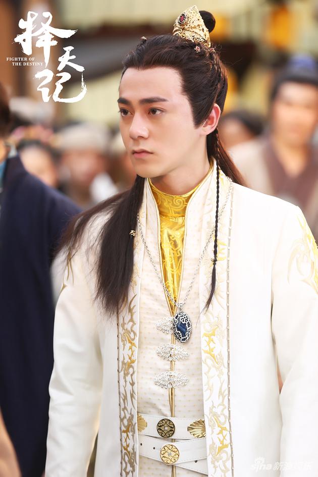 曲哲明饰演天海牙儿