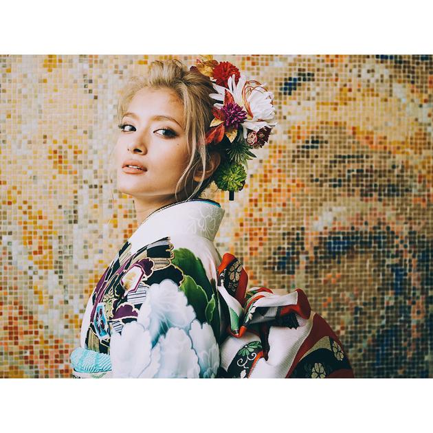 混血模特罗拉晒和服写真 获粉丝盛赞:超美(图)