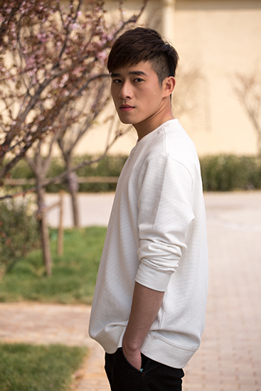 《七杀的夏日》剧照曝光 帅宅男与萌机娘秀甜蜜