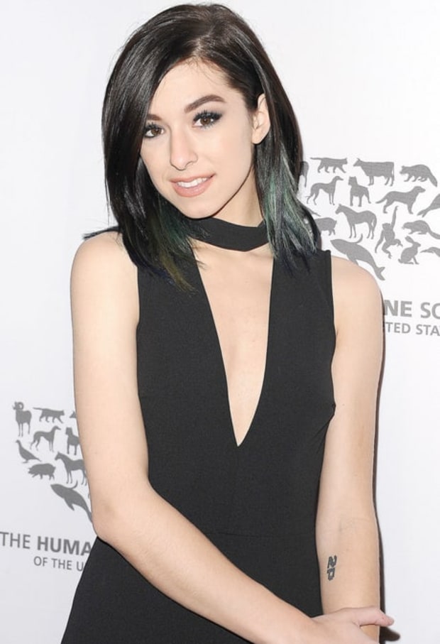 骚当献唱《hey jude》缅怀被枪击女歌手